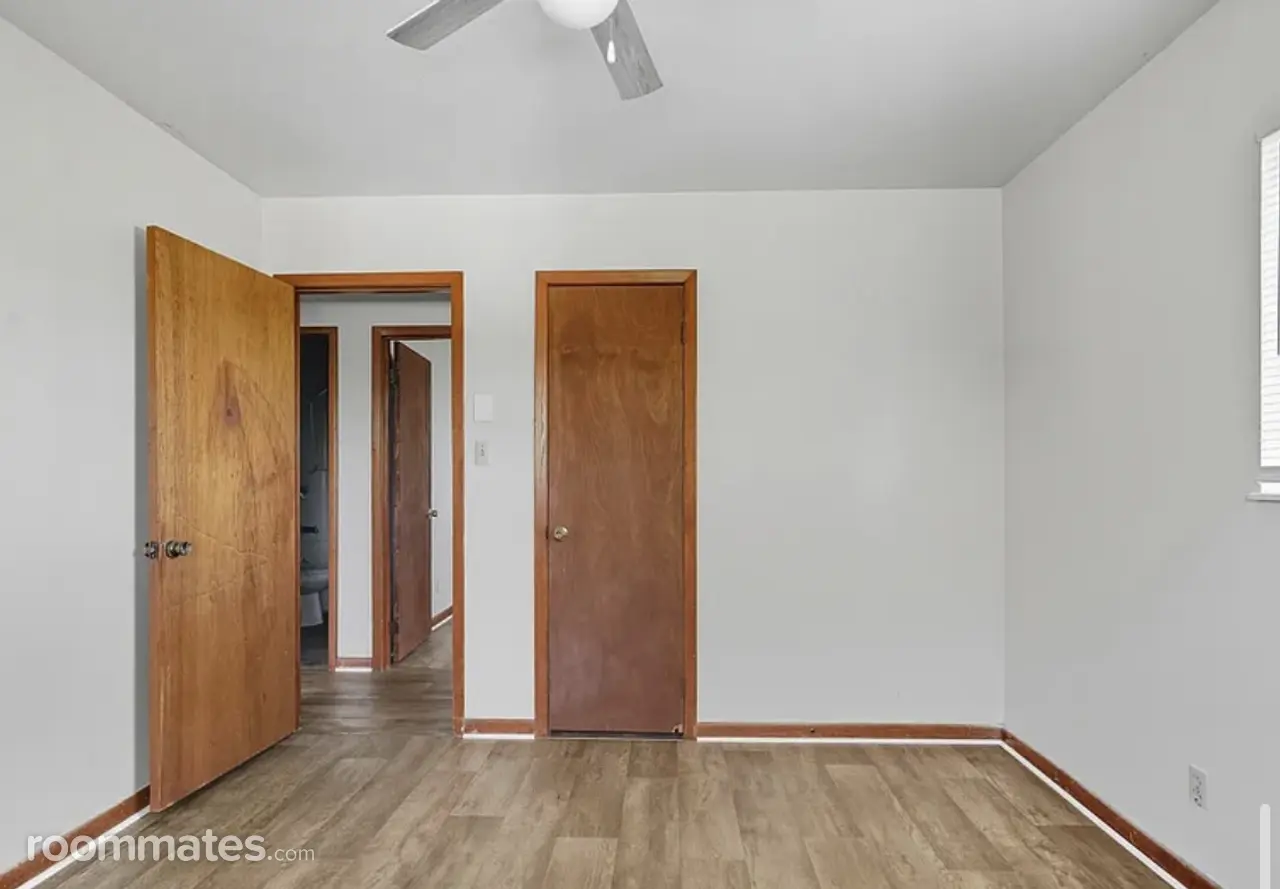 Profile photo 3 of 6