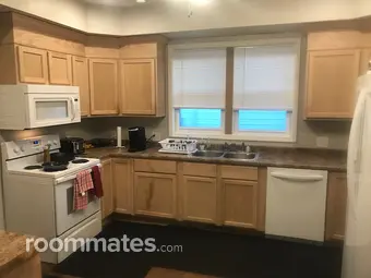 Room for rent in Moline, IL $640, house