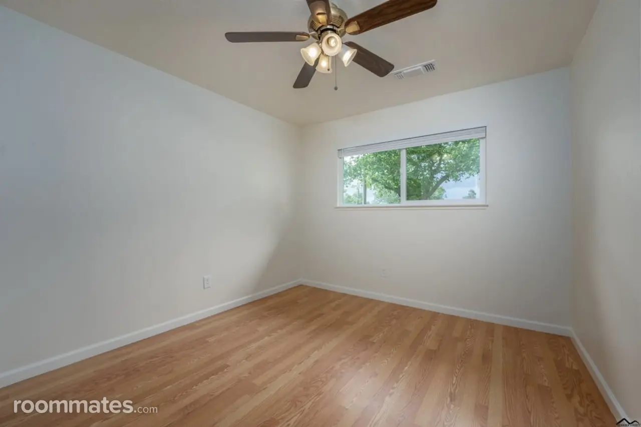 Profile photo 6 of 9