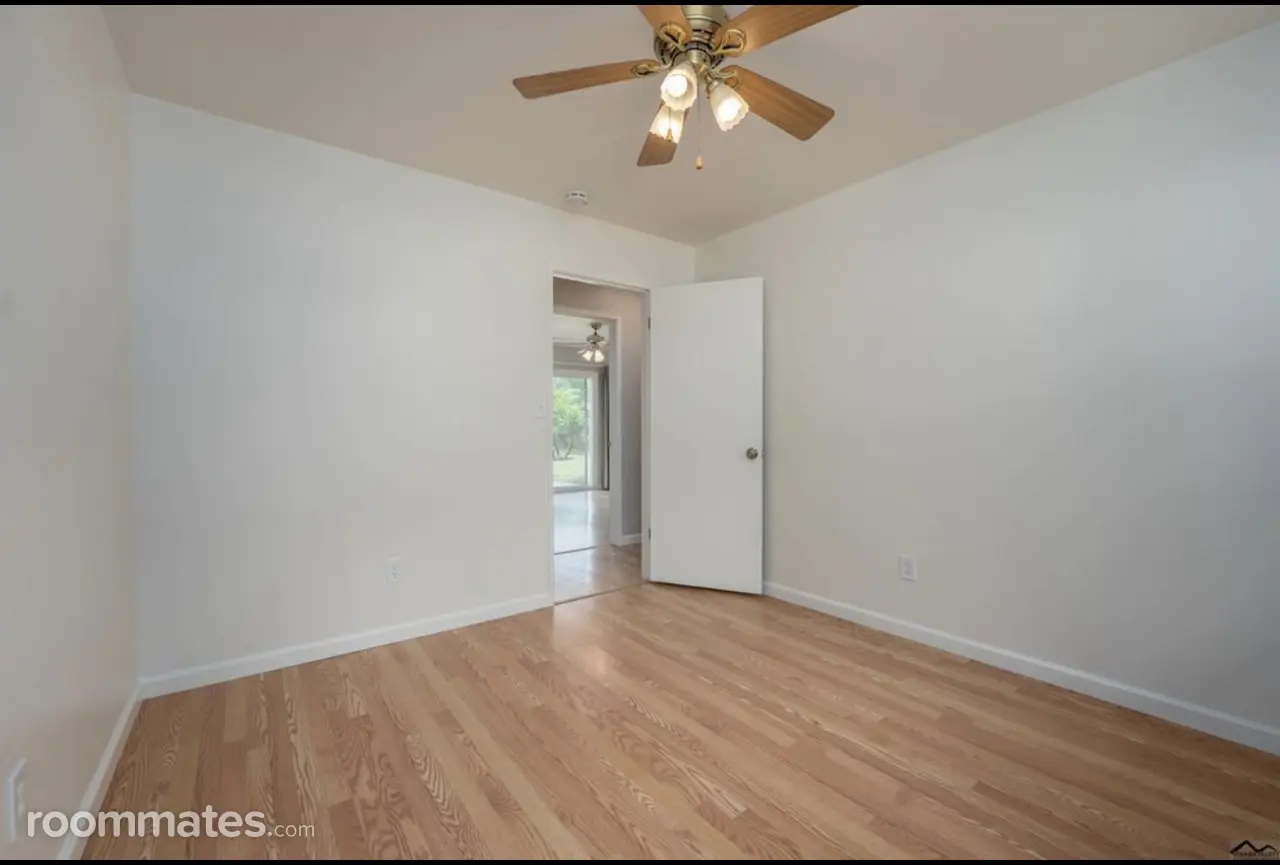 Profile photo 4 of 9