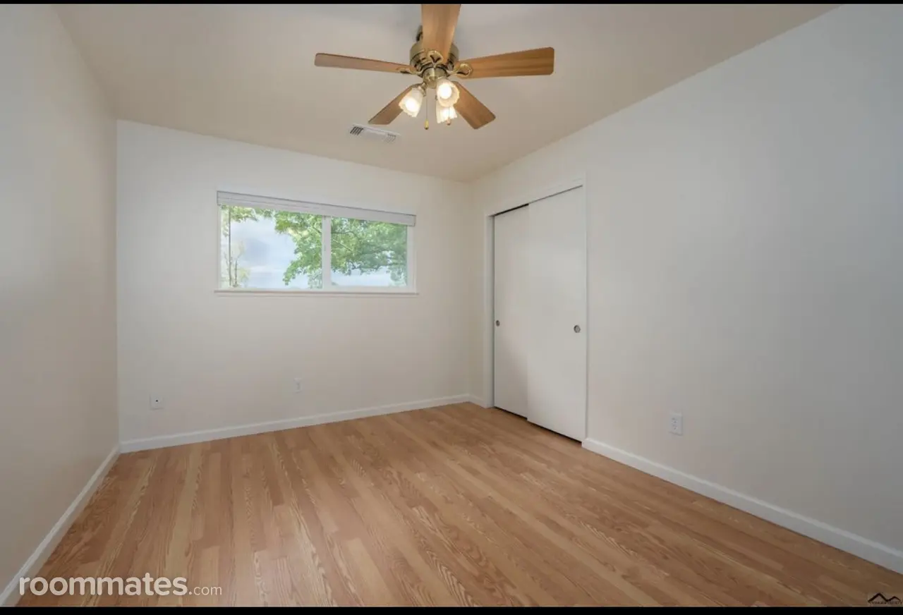 Profile photo 3 of 9