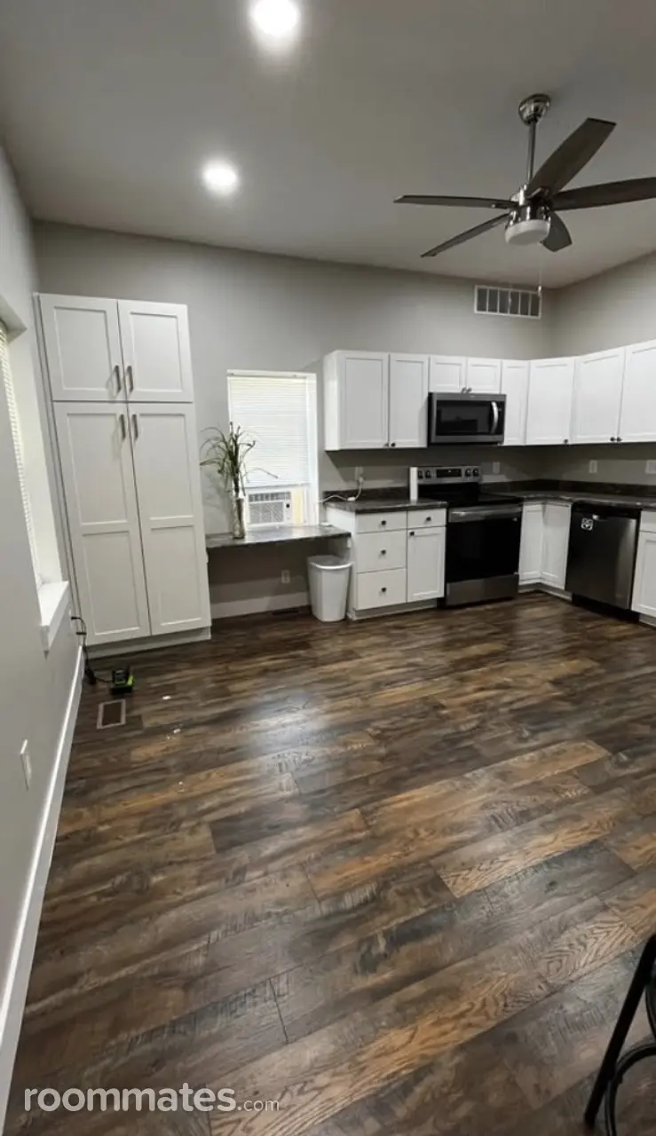 Profile photo 4 of 8