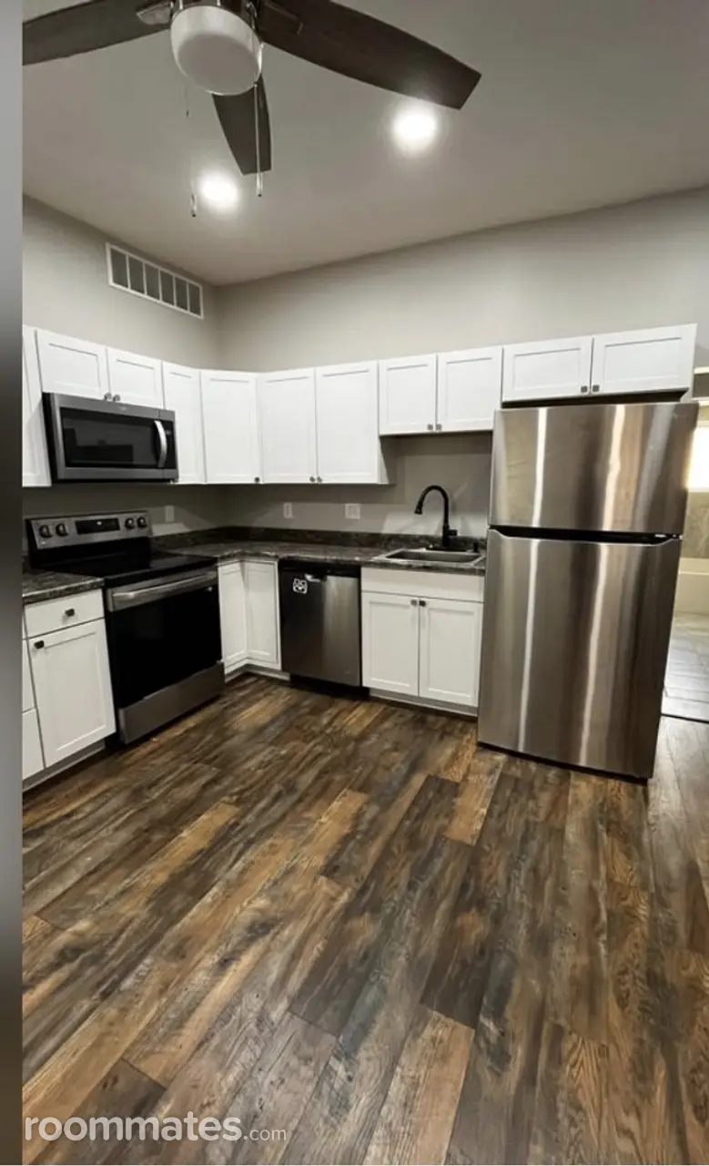 Profile photo 5 of 8