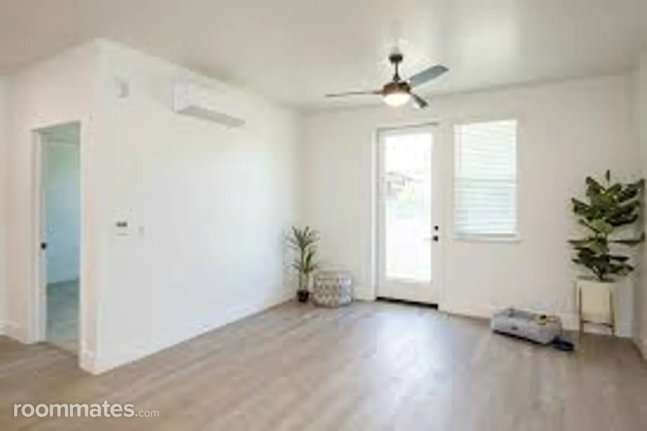 Profile photo 1 of 4