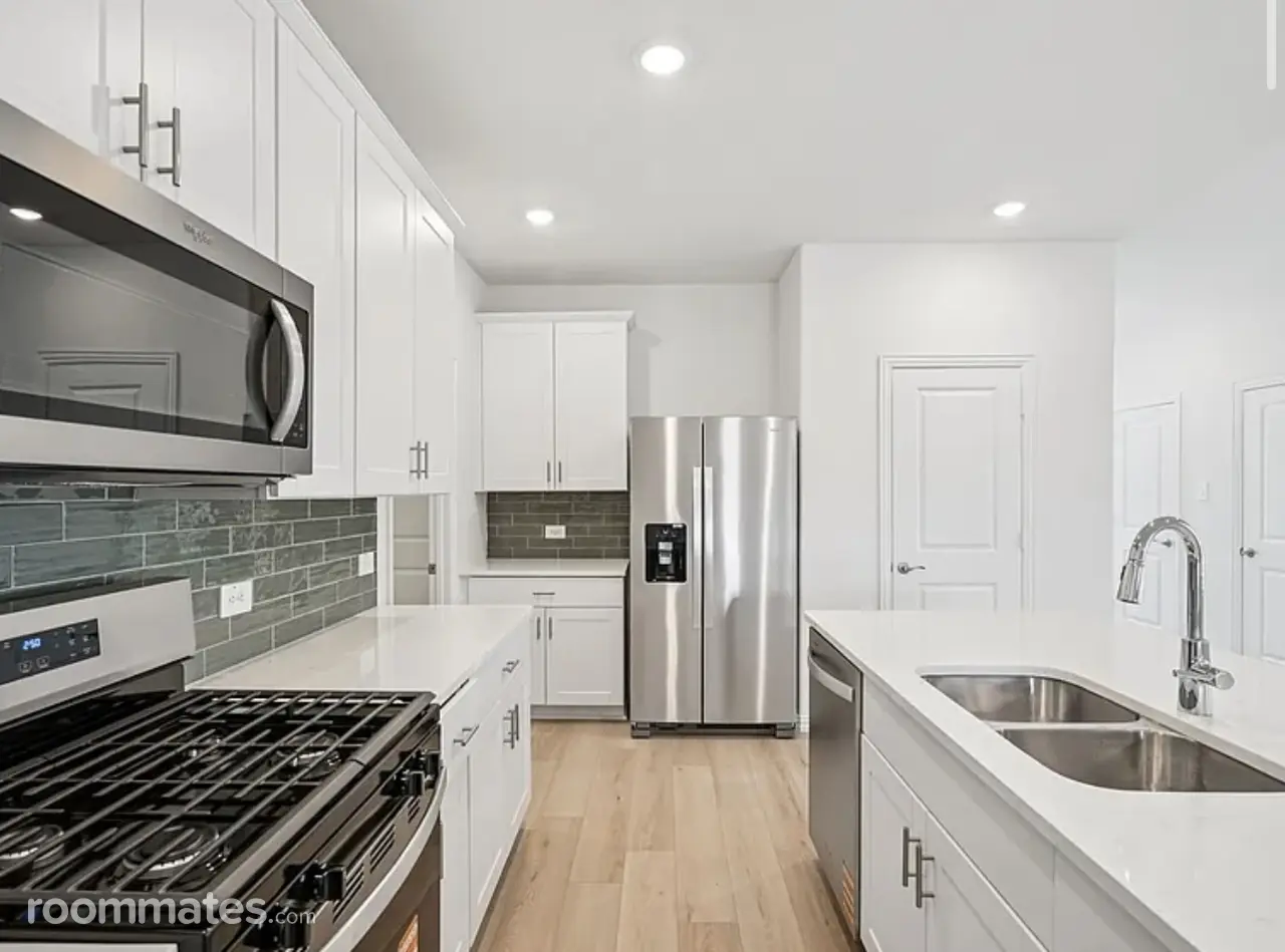 Profile photo 7 of 11