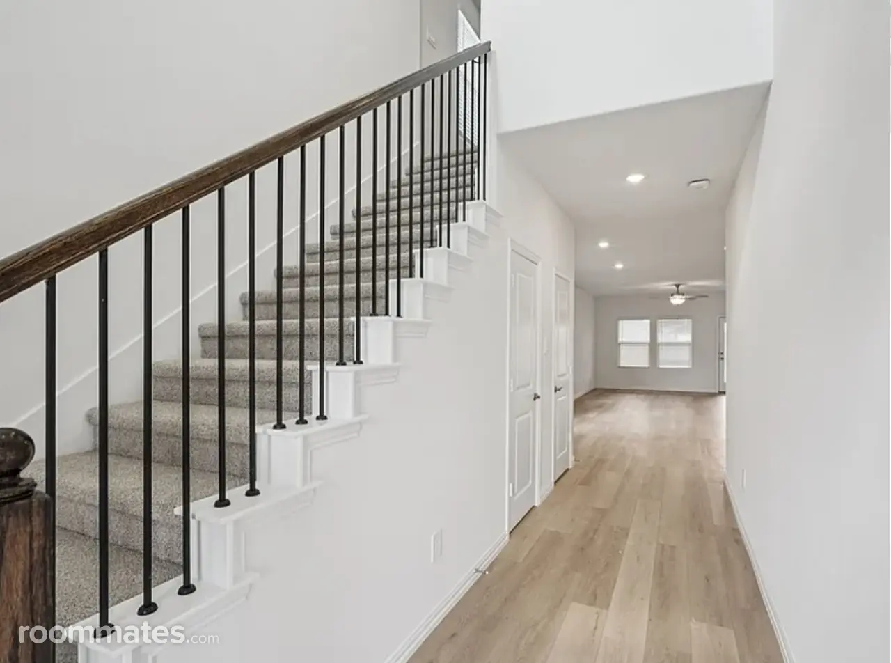 Profile photo 6 of 11