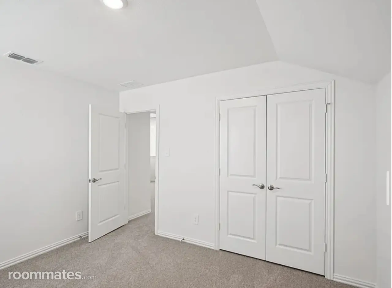 Profile photo 2 of 11