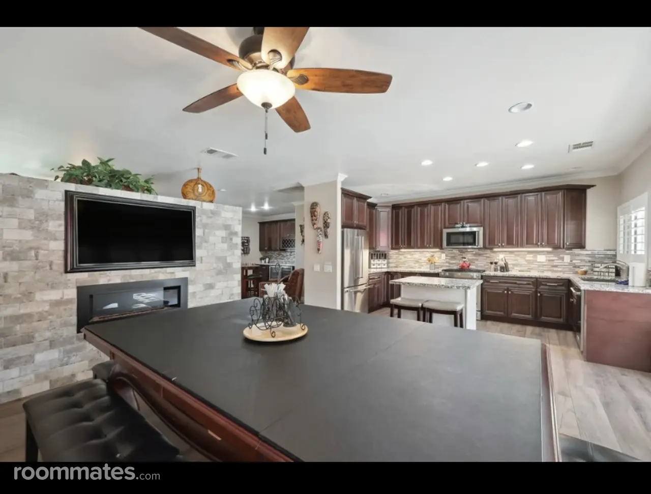 Profile photo 3 of 11