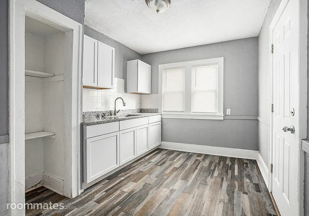 Profile photo 7 of 10