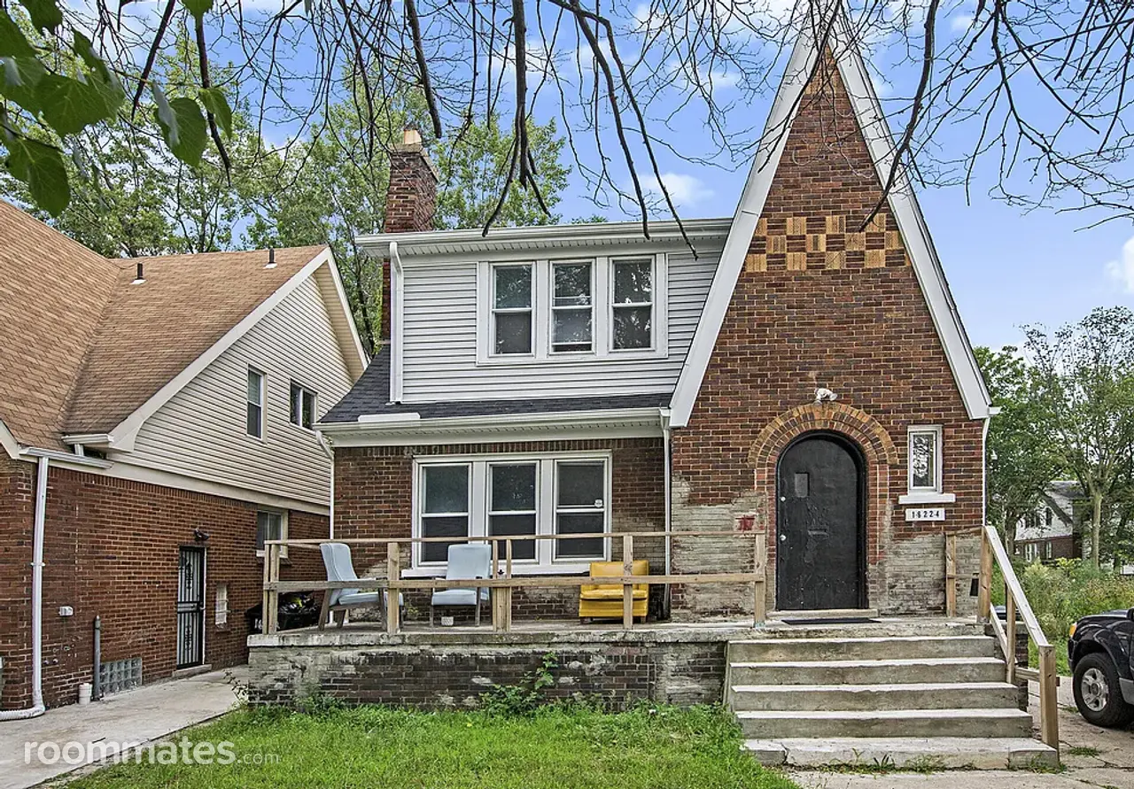 Profile photo 3 of 10