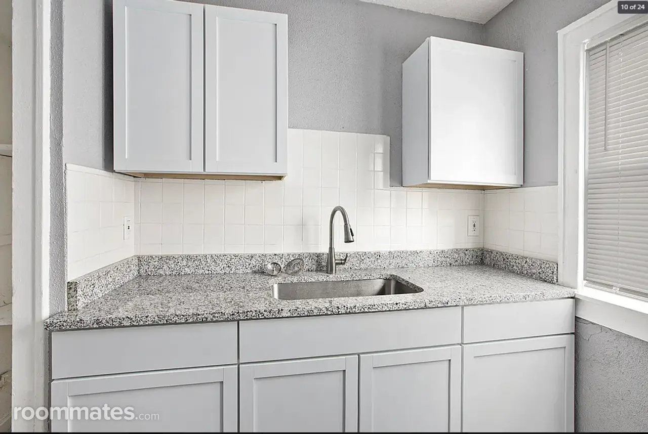 Profile photo 4 of 10