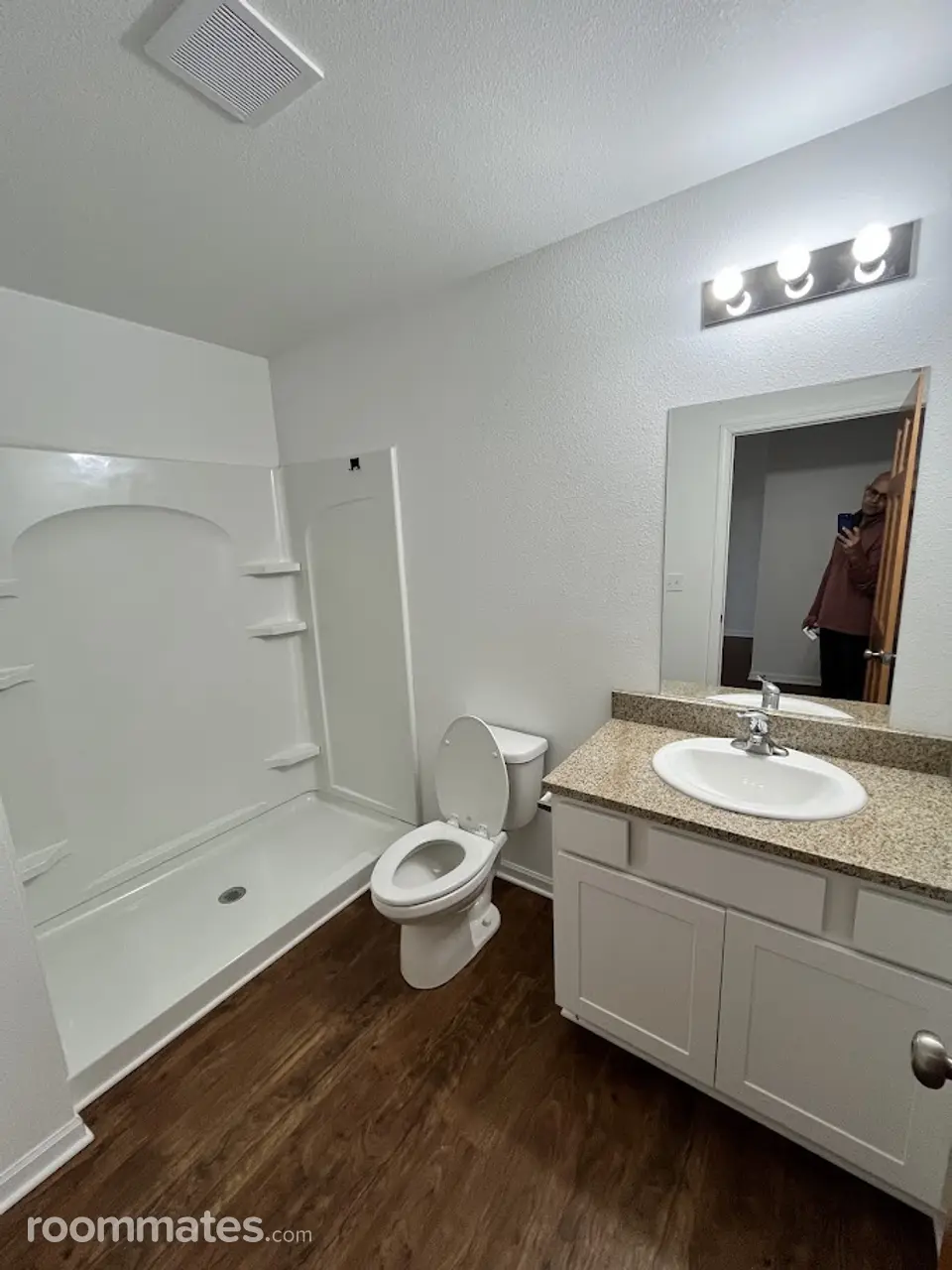 Profile photo 5 of 6