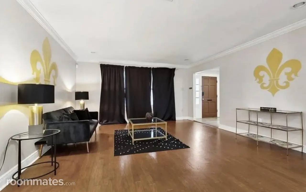 Profile photo 3 of 11