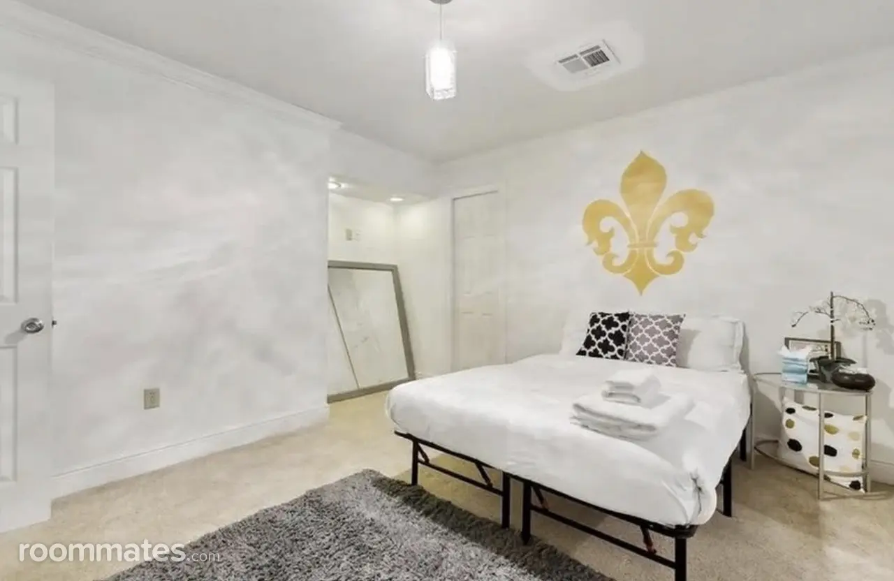 Profile photo 10 of 11