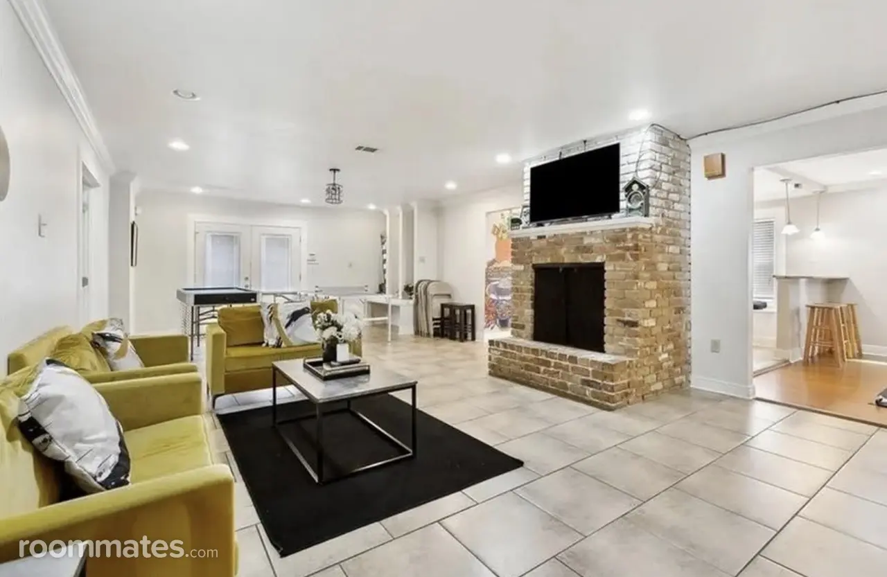 Profile photo 7 of 11