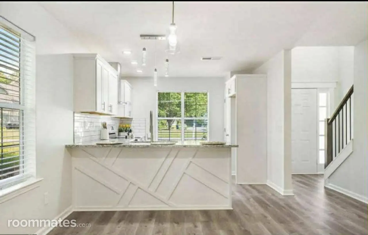 Profile photo 8 of 11