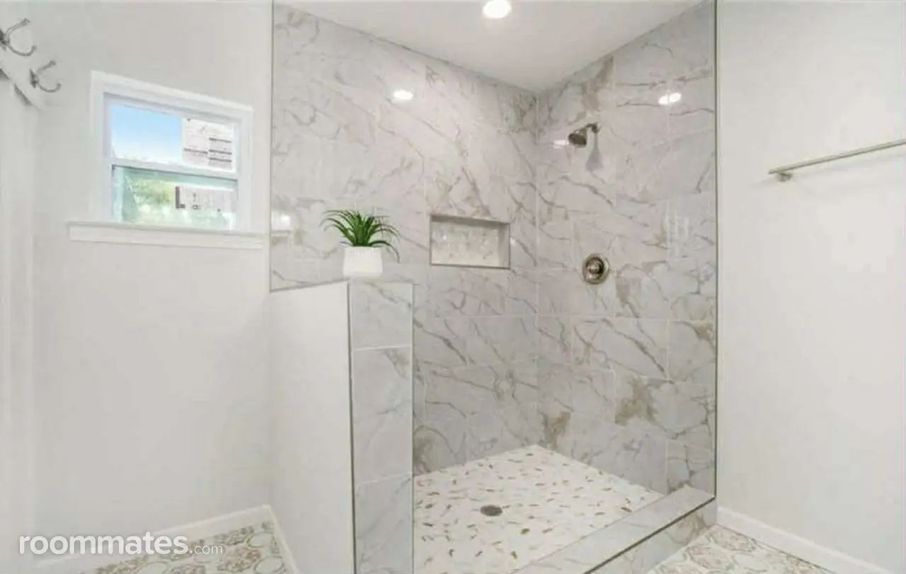 Profile photo 9 of 11