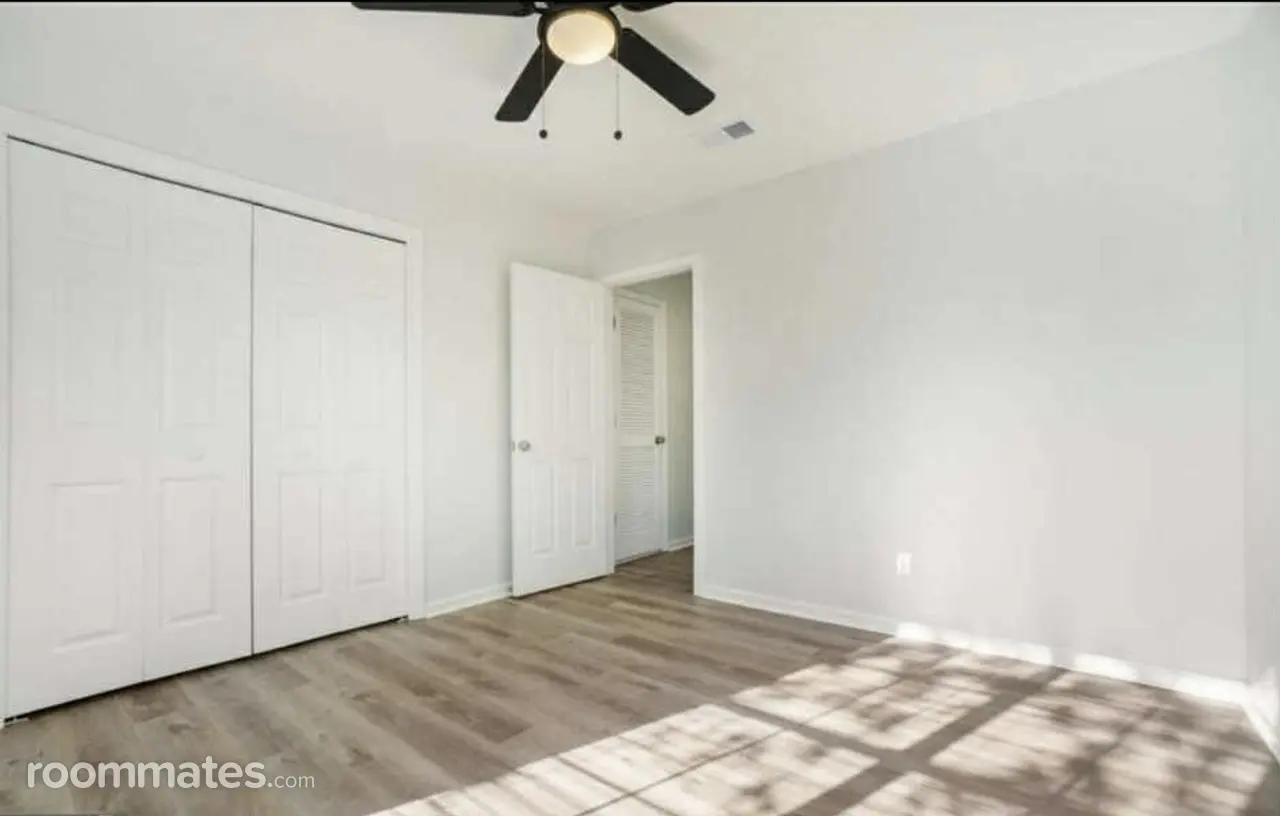 Profile photo 1 of 9