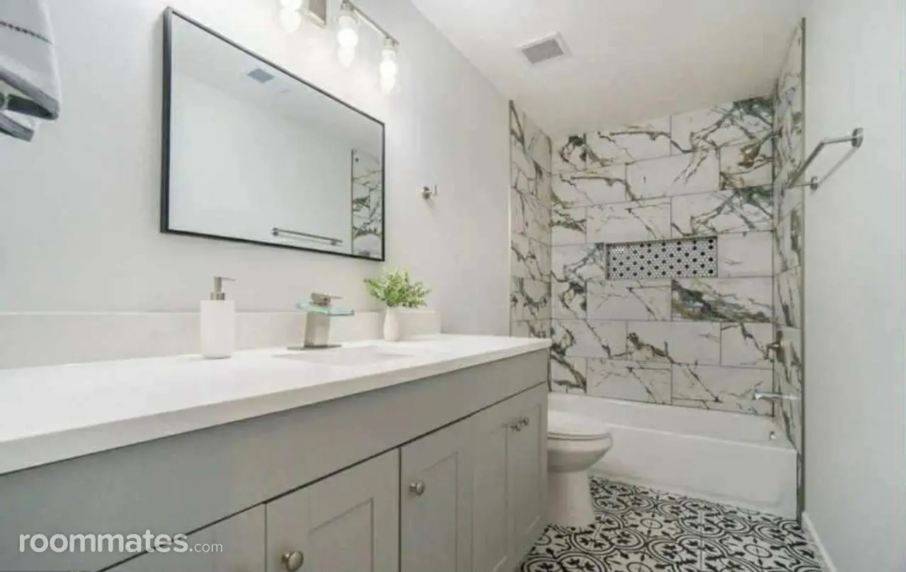 Profile photo 7 of 9