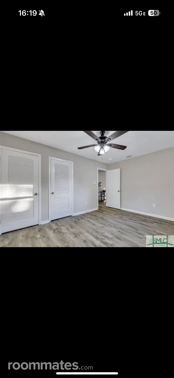 Profile photo 1 of 10