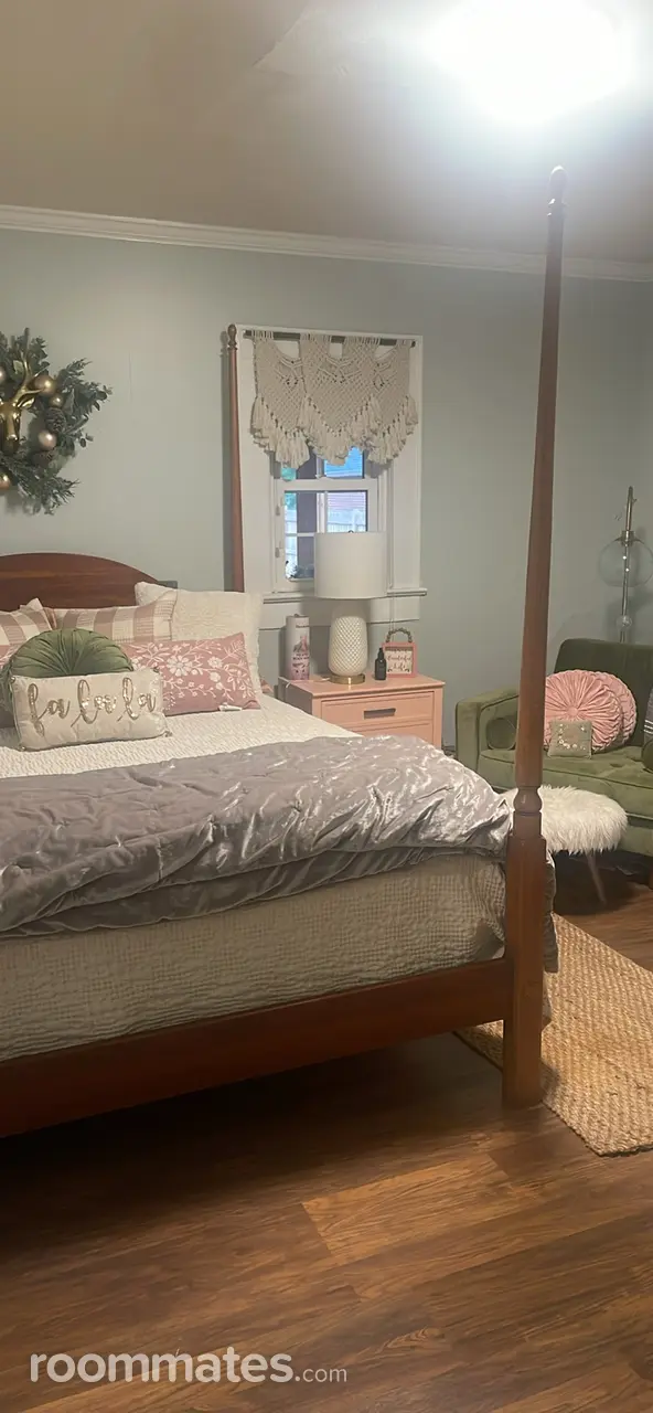 Profile photo 3 of 7