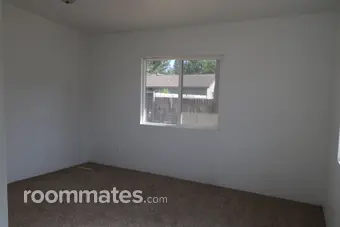 Room for rent in Fresno, CA $650, house