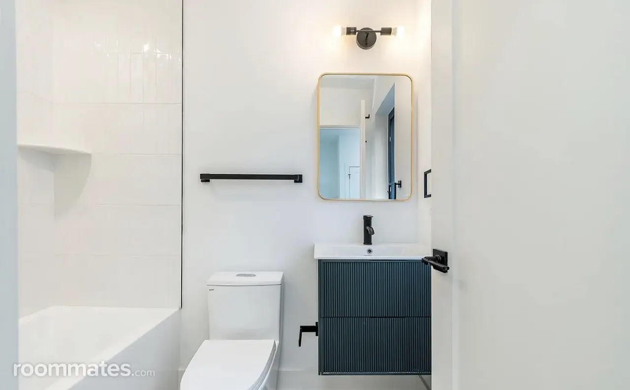 Profile photo 4 of 17