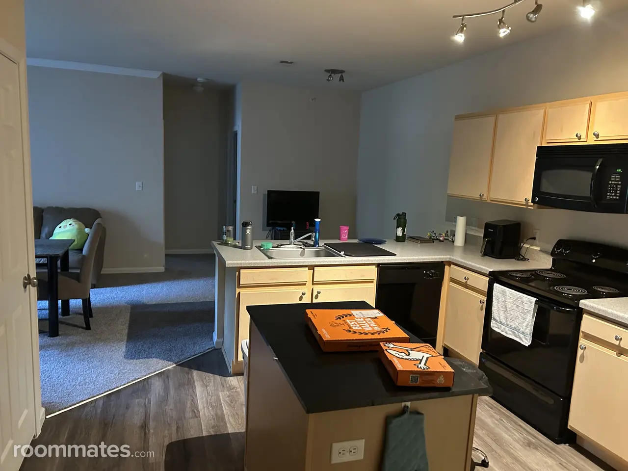 Profile photo 1 of 6