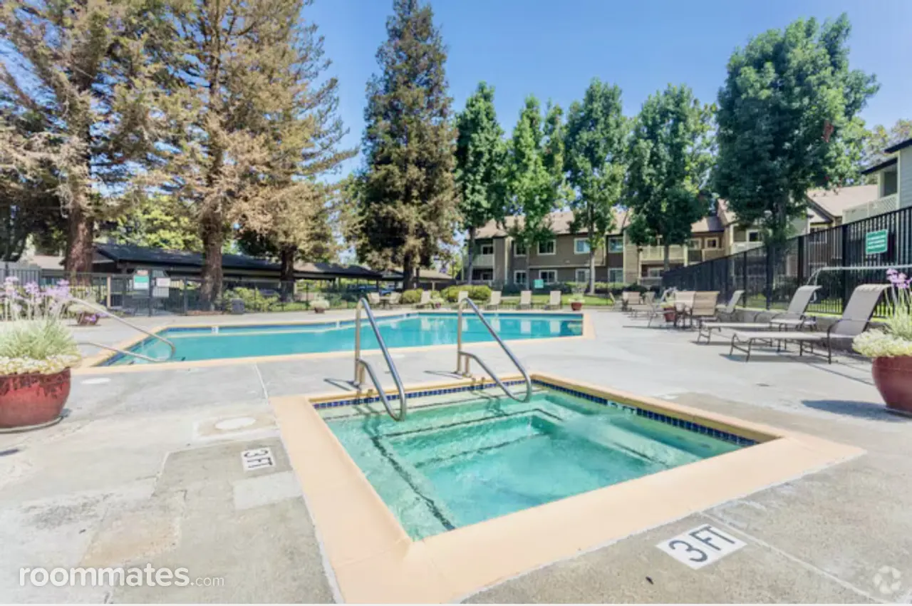 Profile photo 1 of 4