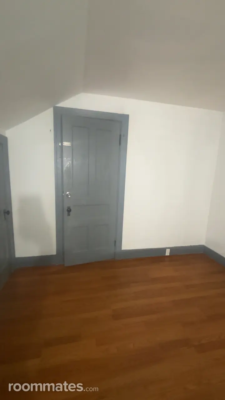 Profile photo 1 of 7