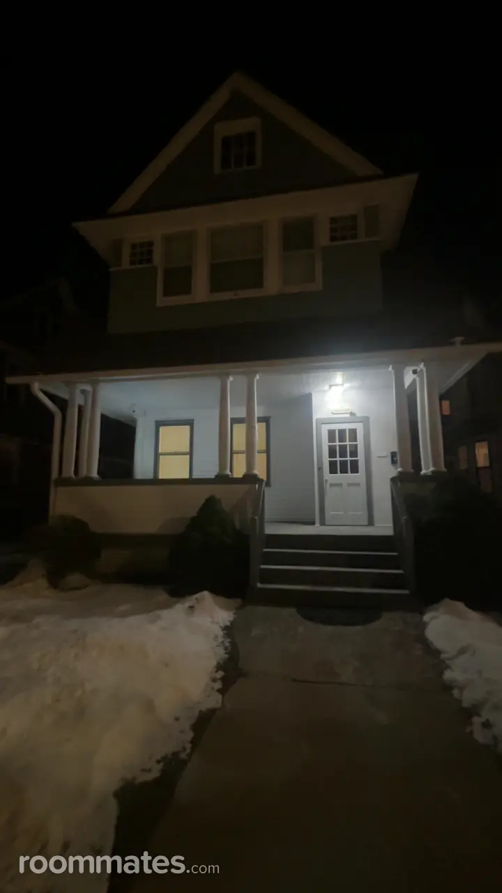 Profile photo 7 of 7