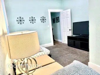 Room for rent in South Bend IN $650, house