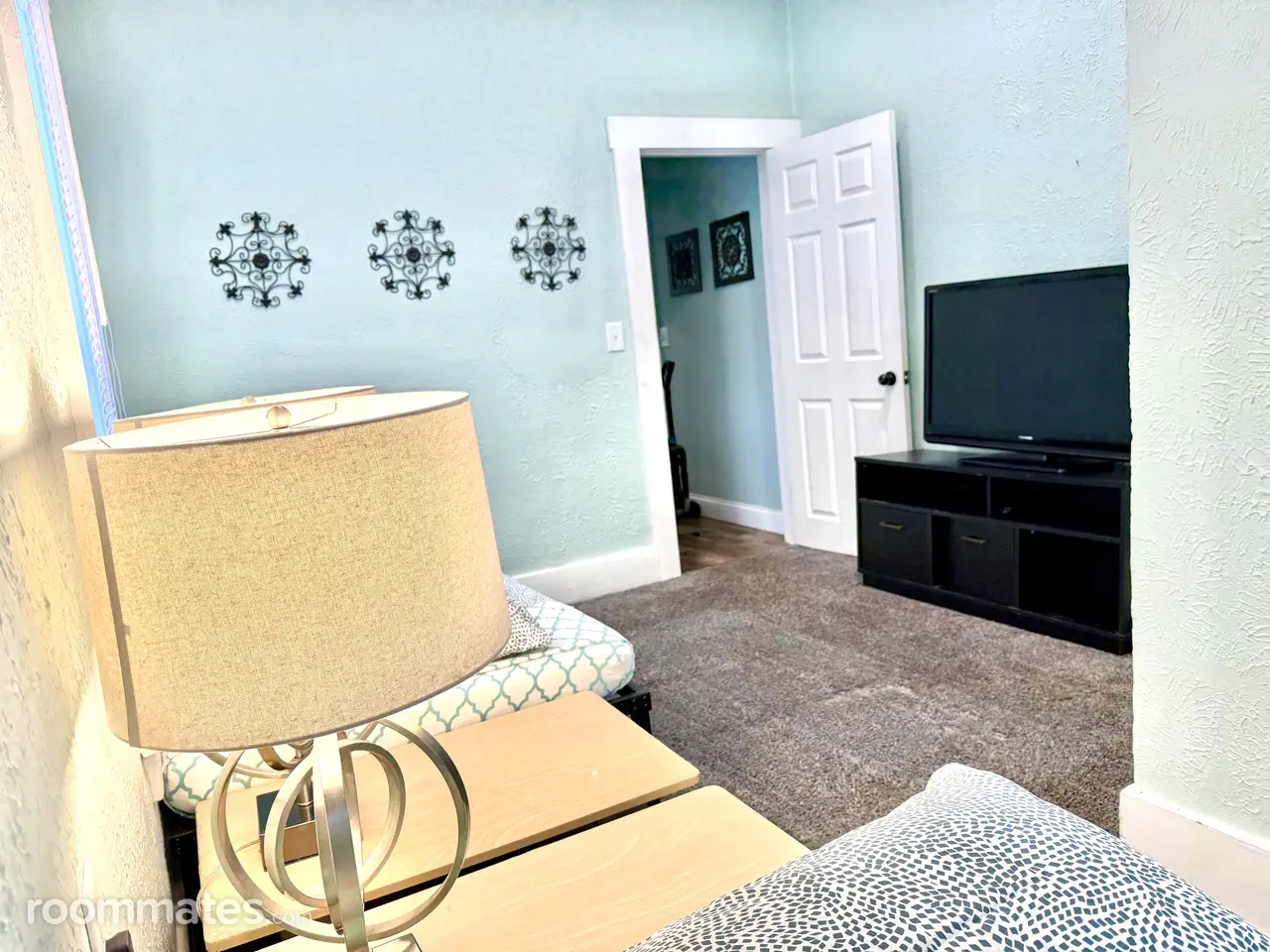 Profile photo 2 of 6