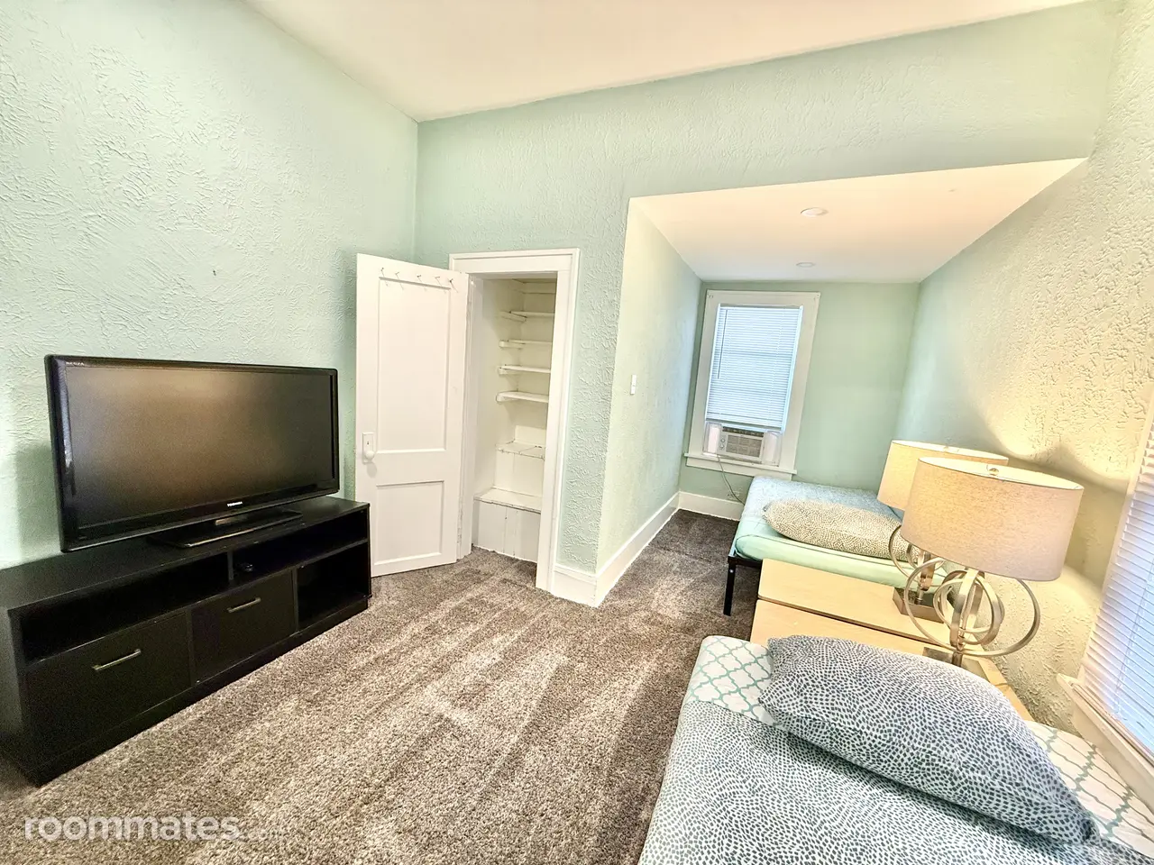 Profile photo 5 of 6