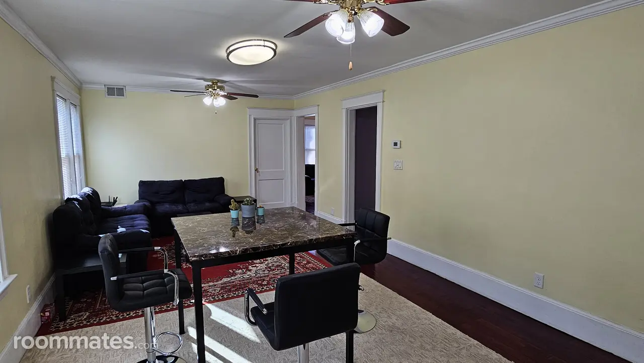 Profile photo 6 of 11