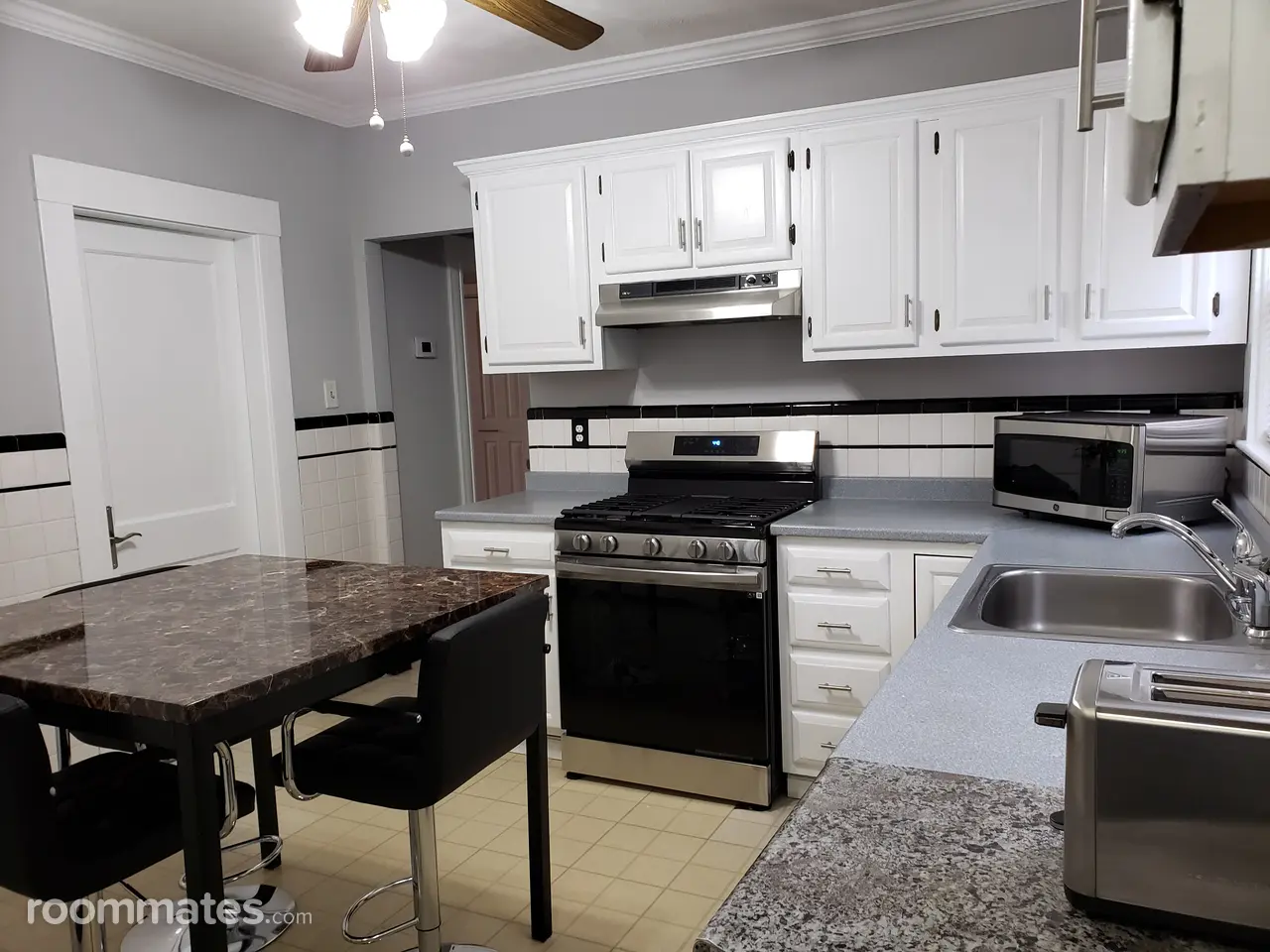 Profile photo 9 of 11