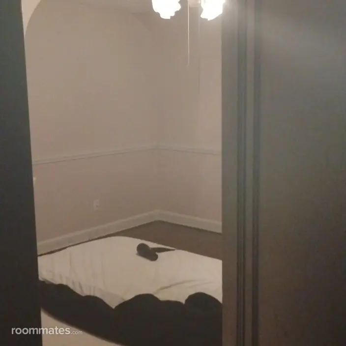 Room for rent in Canton, OH $700, house