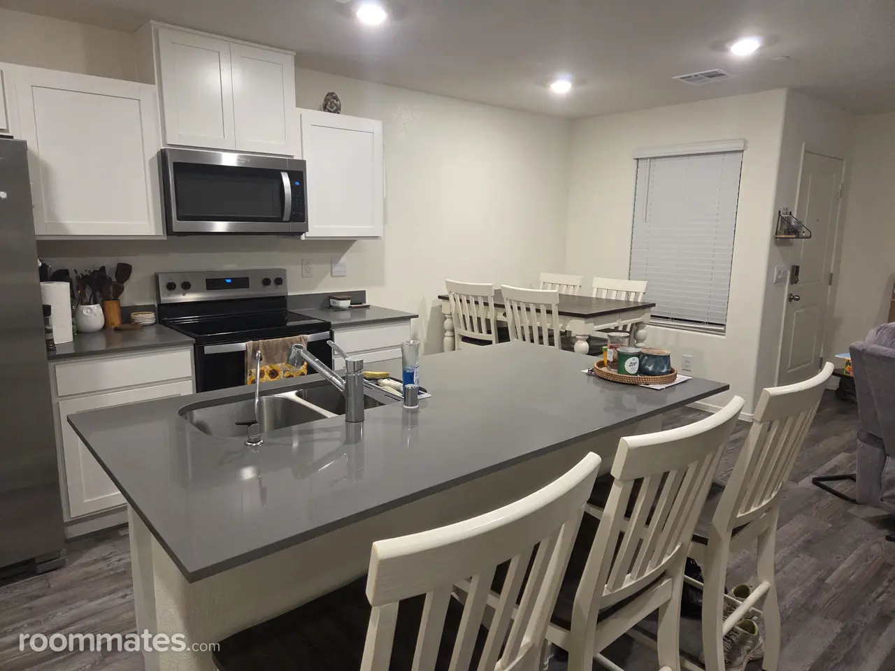 Profile photo 3 of 10