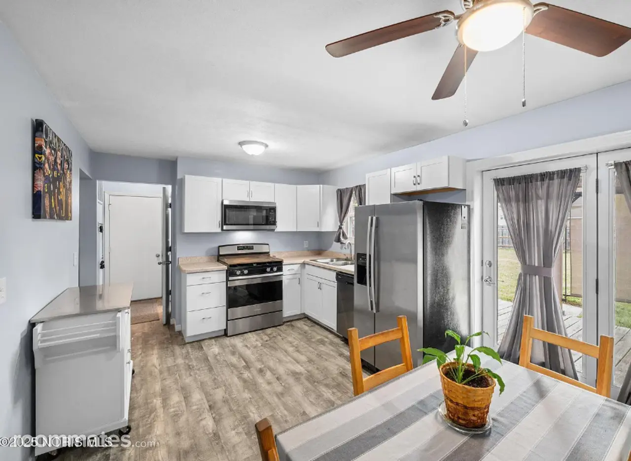 Profile photo 6 of 9