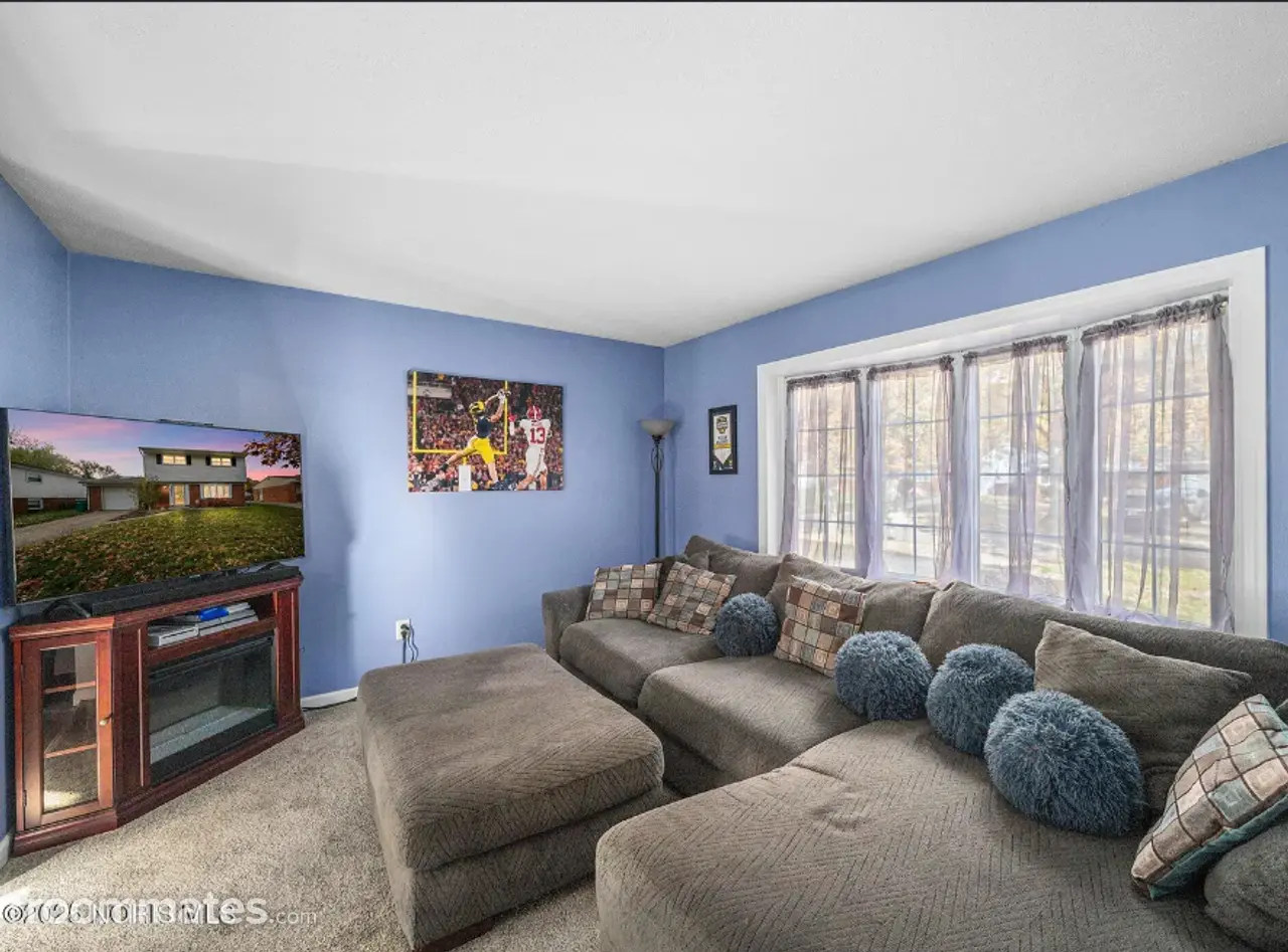 Profile photo 3 of 9