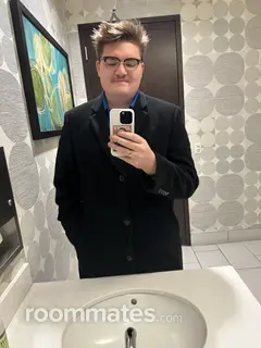 Roommate looking Madison, WI, $1000