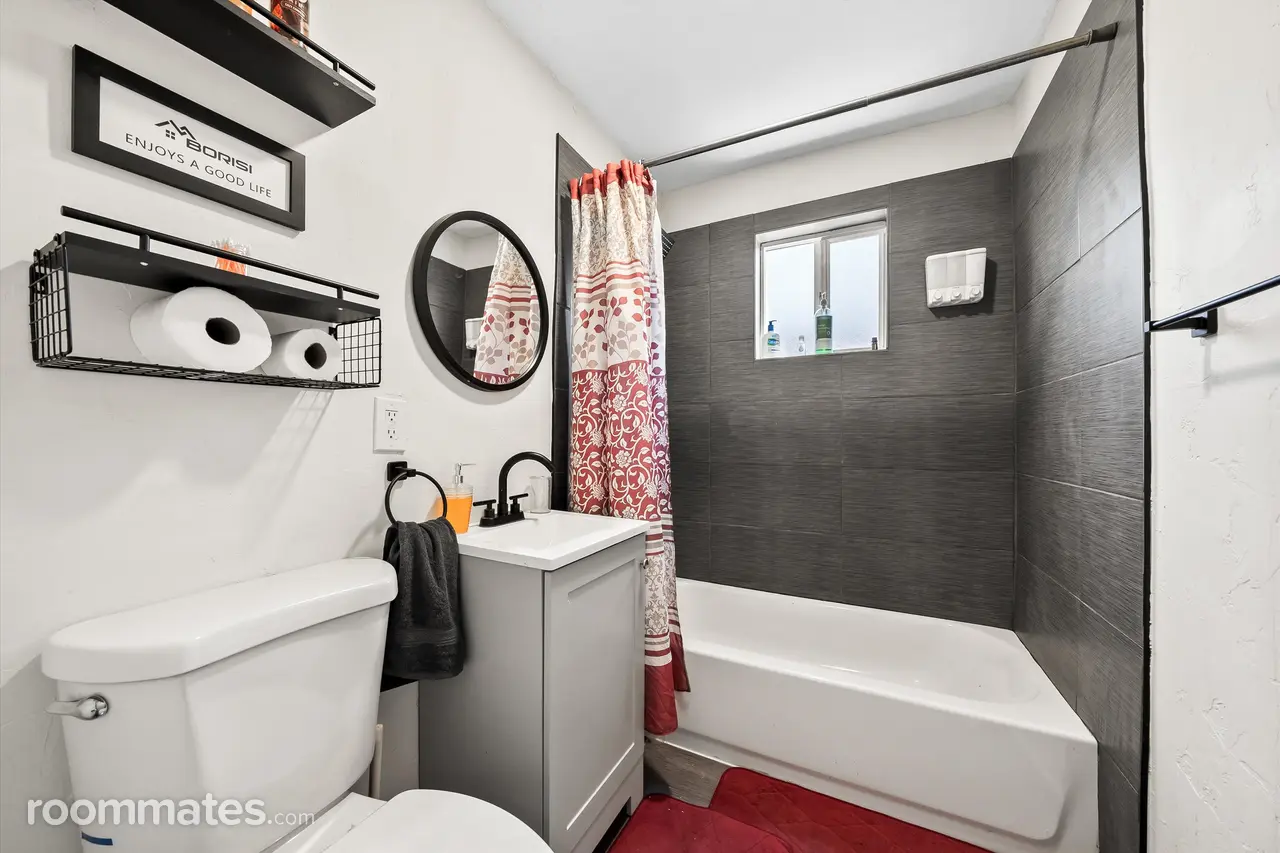 Profile photo 3 of 11