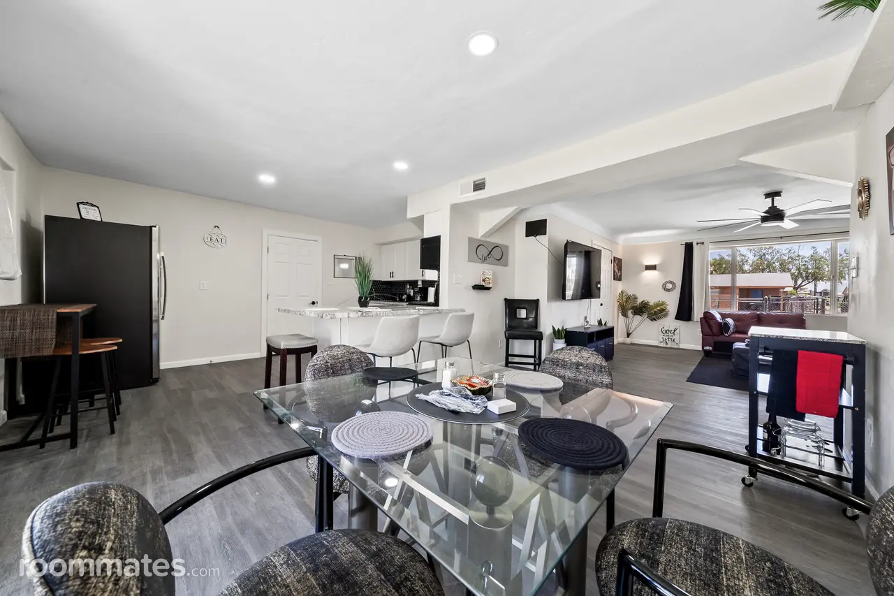 Profile photo 4 of 11