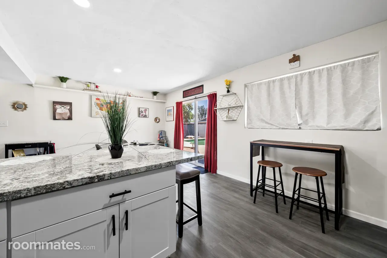 Profile photo 5 of 11