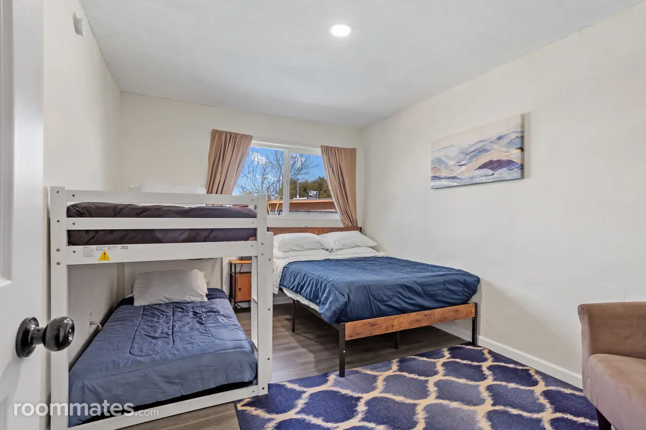 Profile photo 10 of 11