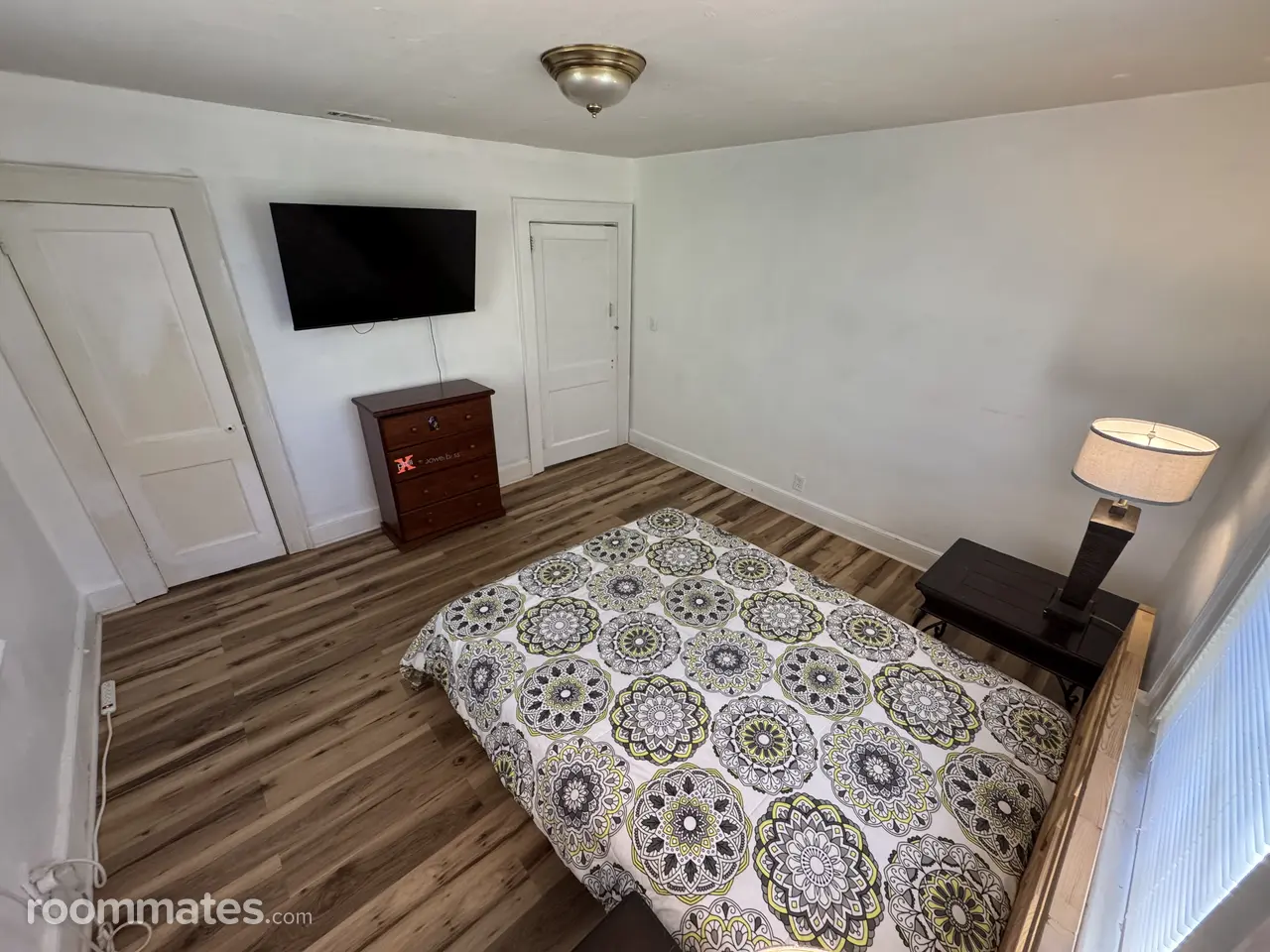 Profile photo 1 of 4