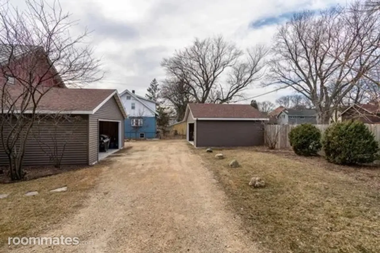 Profile photo 10 of 11