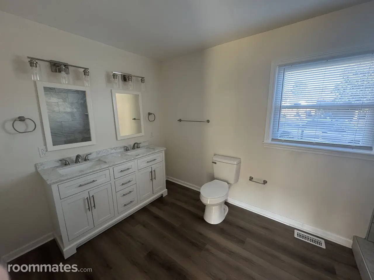 Profile photo 5 of 7