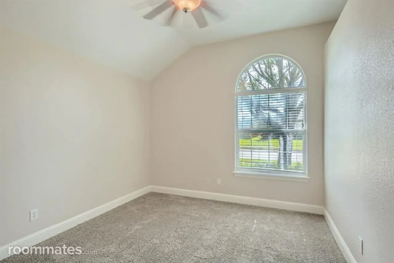 Profile photo 3 of 9