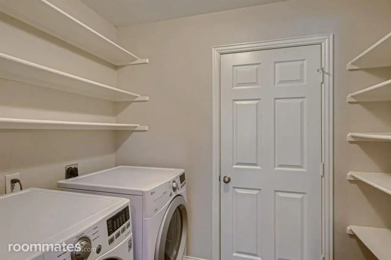 Profile photo 6 of 9